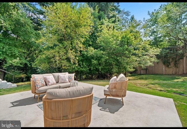 Building Photo - 9802 Cherry Tree Ln