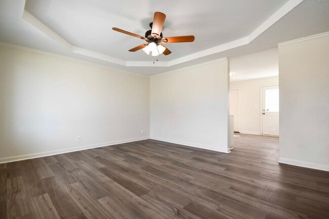 Building Photo - Pet Friendly Three Bedroom!