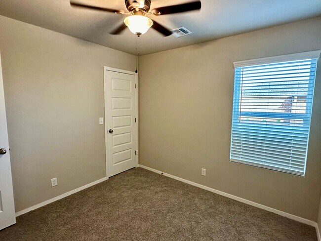 Building Photo - 4 bedroom 2 bath 2 car garage - Bixby Schools