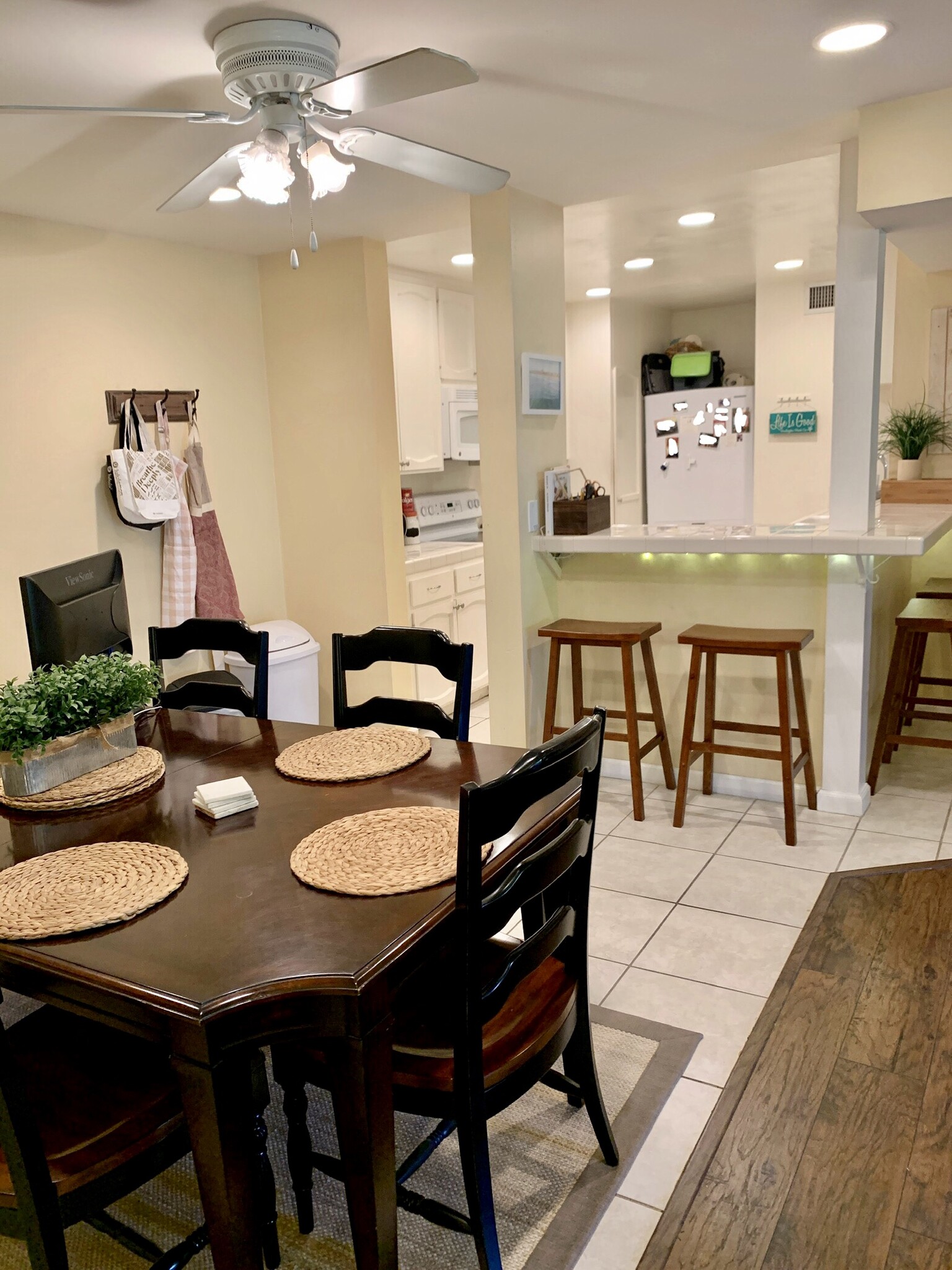 Building Photo - 2607 Pirineos Way