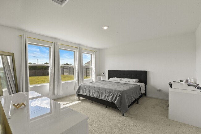 Building Photo - 9931 Cliffside Rdg
