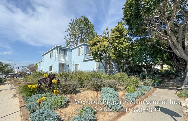 Building Photo - 2301 Oak St