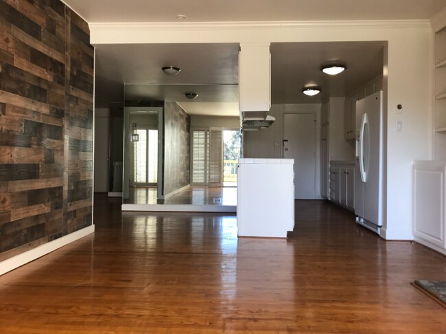Building Photo - 23926 De Ville Way
