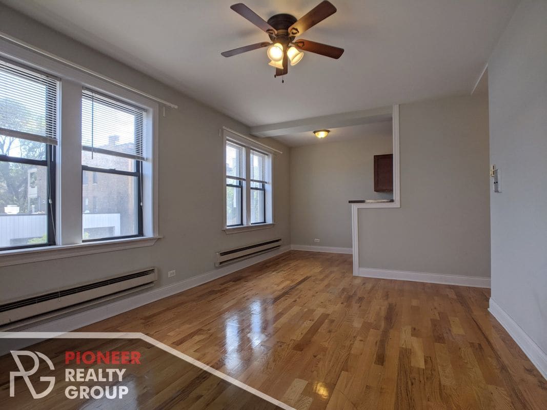 Building Photo - 818 W Diversey Pkwy
