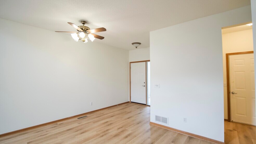 Building Photo - 15250 Florist Cir