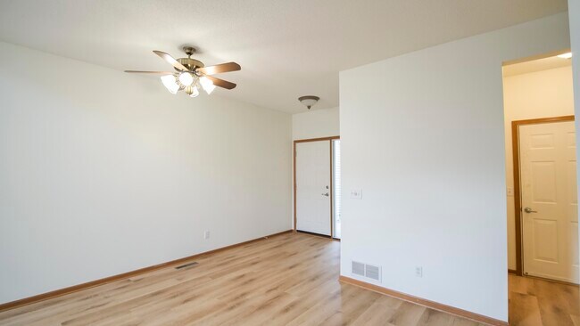 Building Photo - 15250 Florist Cir