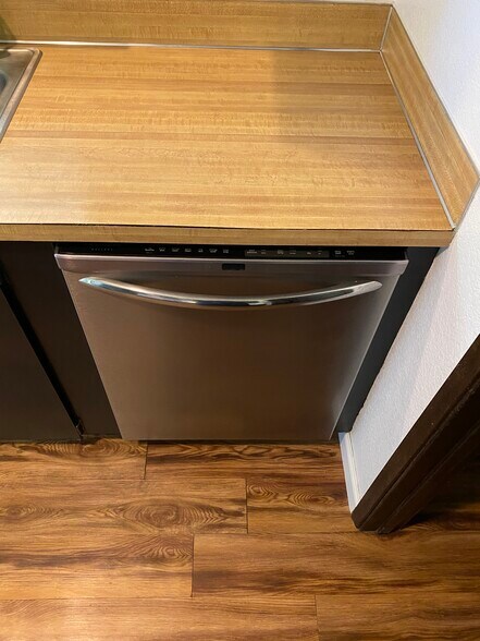 Building Photo - 1005 S Zillah Ct