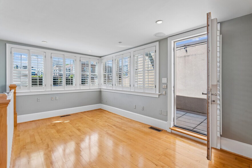 Building Photo - 1343 Q St NW