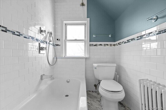 Building Photo - 7 Oak Ave