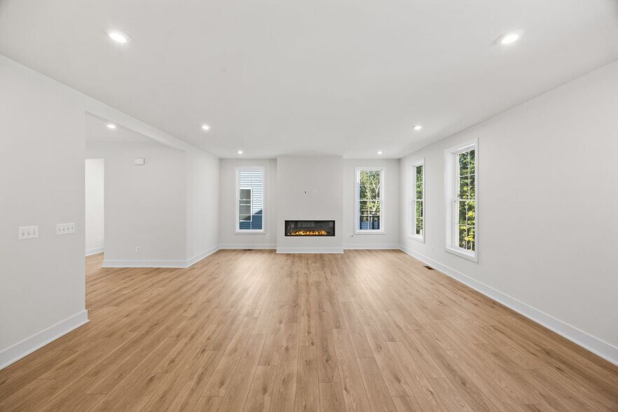 Building Photo - 104 Alabaster Ln