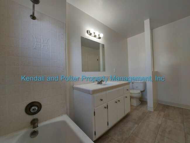 Building Photo - Spacious 4 Bedroom House In Beautiful Aptos!