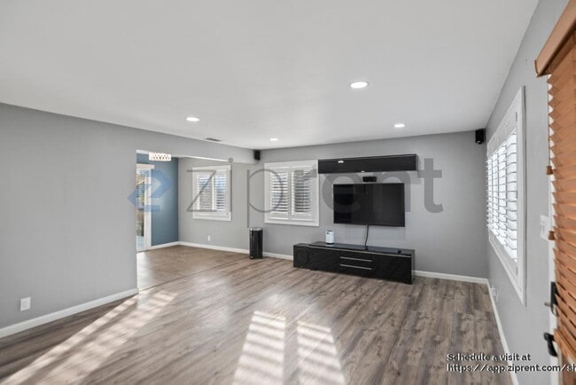 Building Photo - 1814 Armand Dr