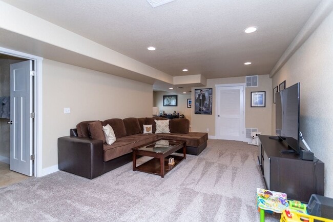 Building Photo - Immaculate 3-Story Home | Comfort, Space &...