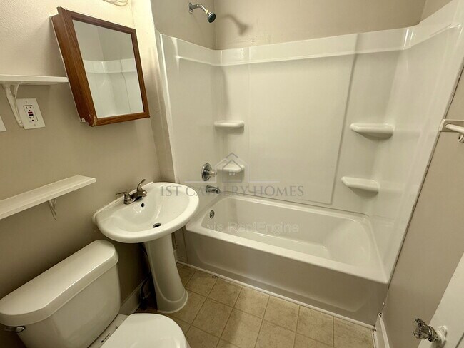 Building Photo - 656 Hammel St