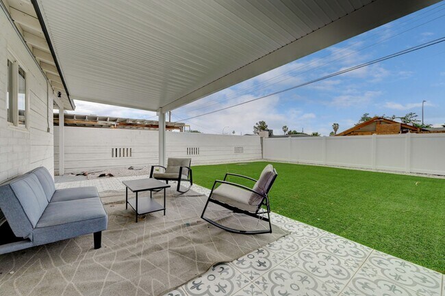 Building Photo - Fully Furnished or Unfurnished 3 BR / NO HOA