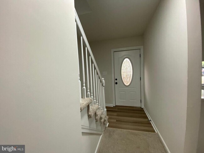 Building Photo - 9 Farrell Ln