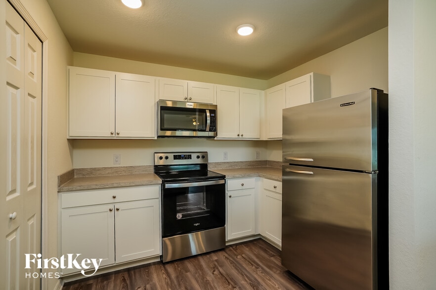 Building Photo - 2204 NE 22nd Pl