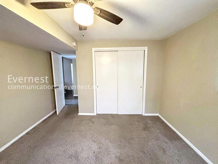 Building Photo - 13773 E 32nd Pl