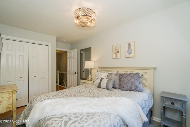 Building Photo - 18 Jaipur Ln