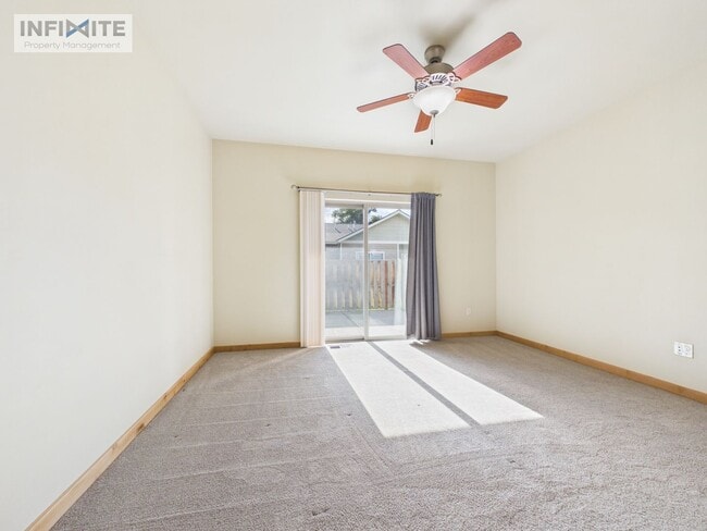 Building Photo - Single Level 3 Bedroom!
