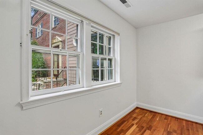Building Photo - Great 2BR 2BA in Kenwood Forest Community in Downtown Bethesda