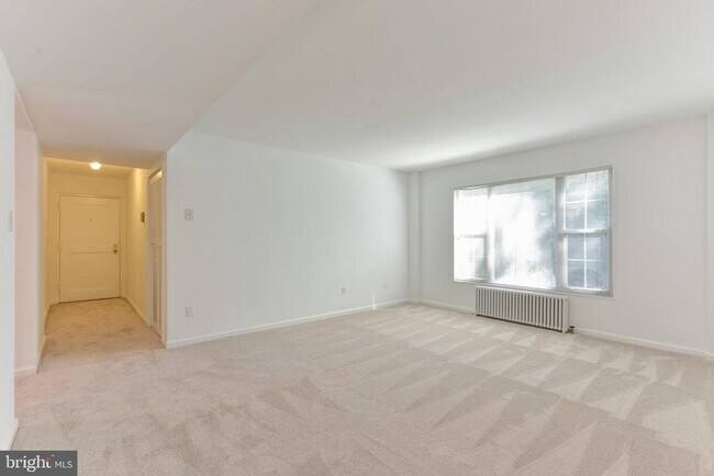 Building Photo - 1423 N Nash St