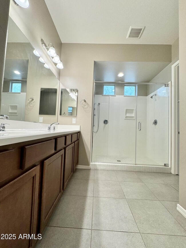 Building Photo - 2575 S Quaintance St