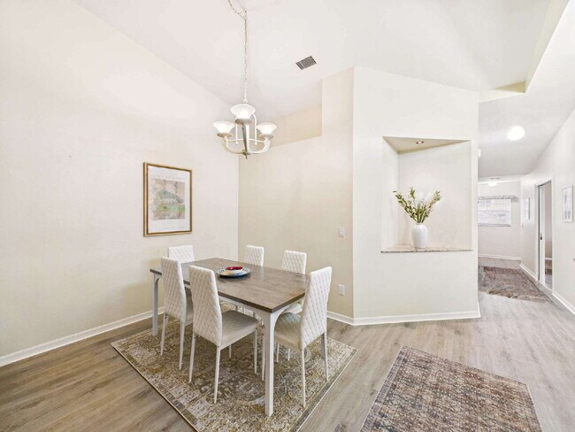 Building Photo - Furnished Seasonal or Annual Rental in Pipers Grove – 3BR Townhome with Lake View