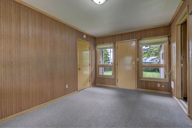 Building Photo - 2 bed, 1 bath –1270 SF – Nice Ranch Single...
