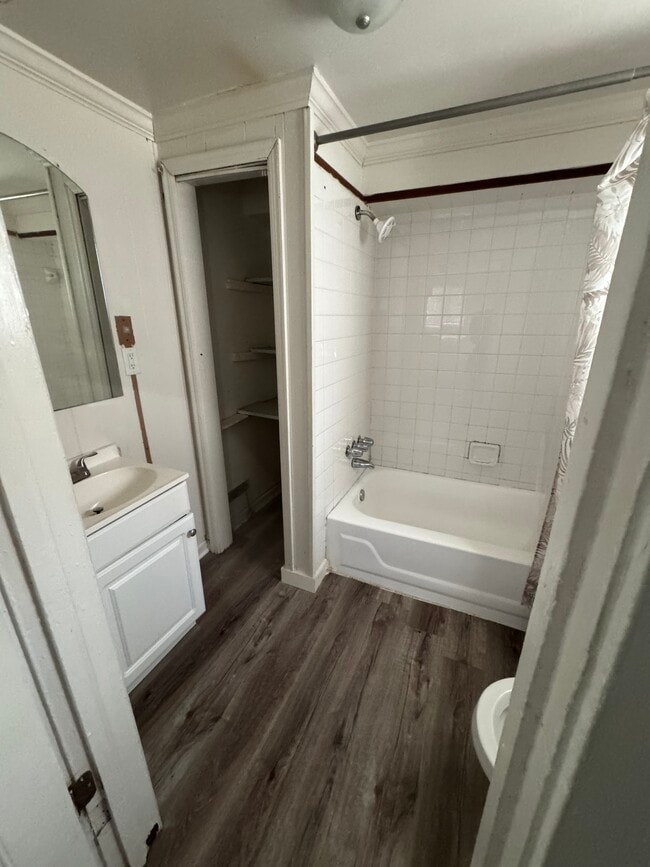 Building Photo - Strand