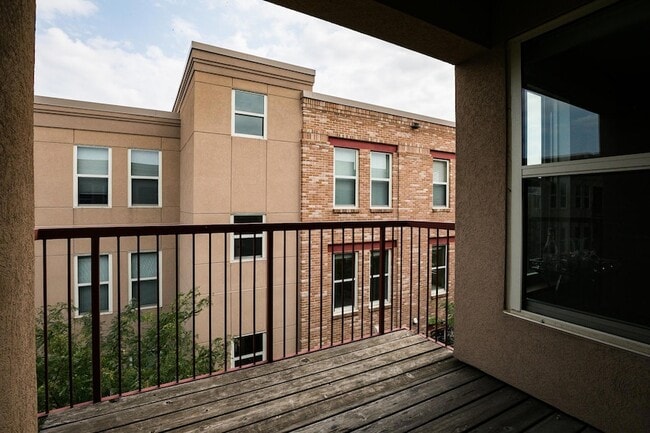 Building Photo - 680 N 2nd St