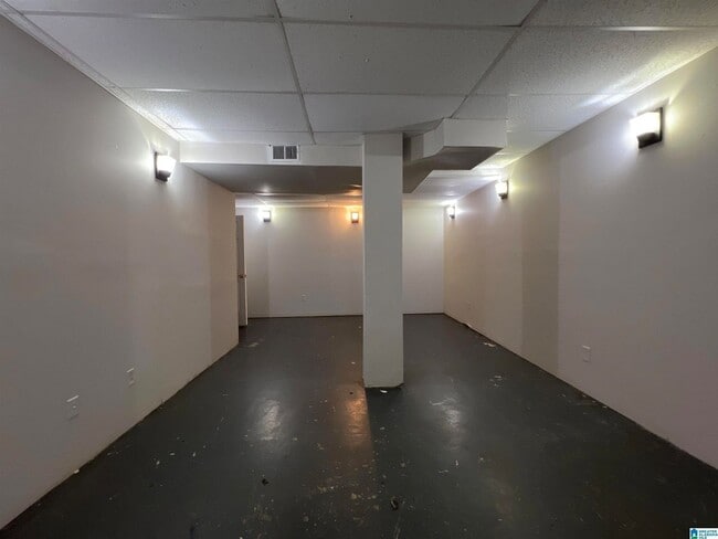 Building Photo - Beautifully Maintained 3BR Home with Extra Living Space