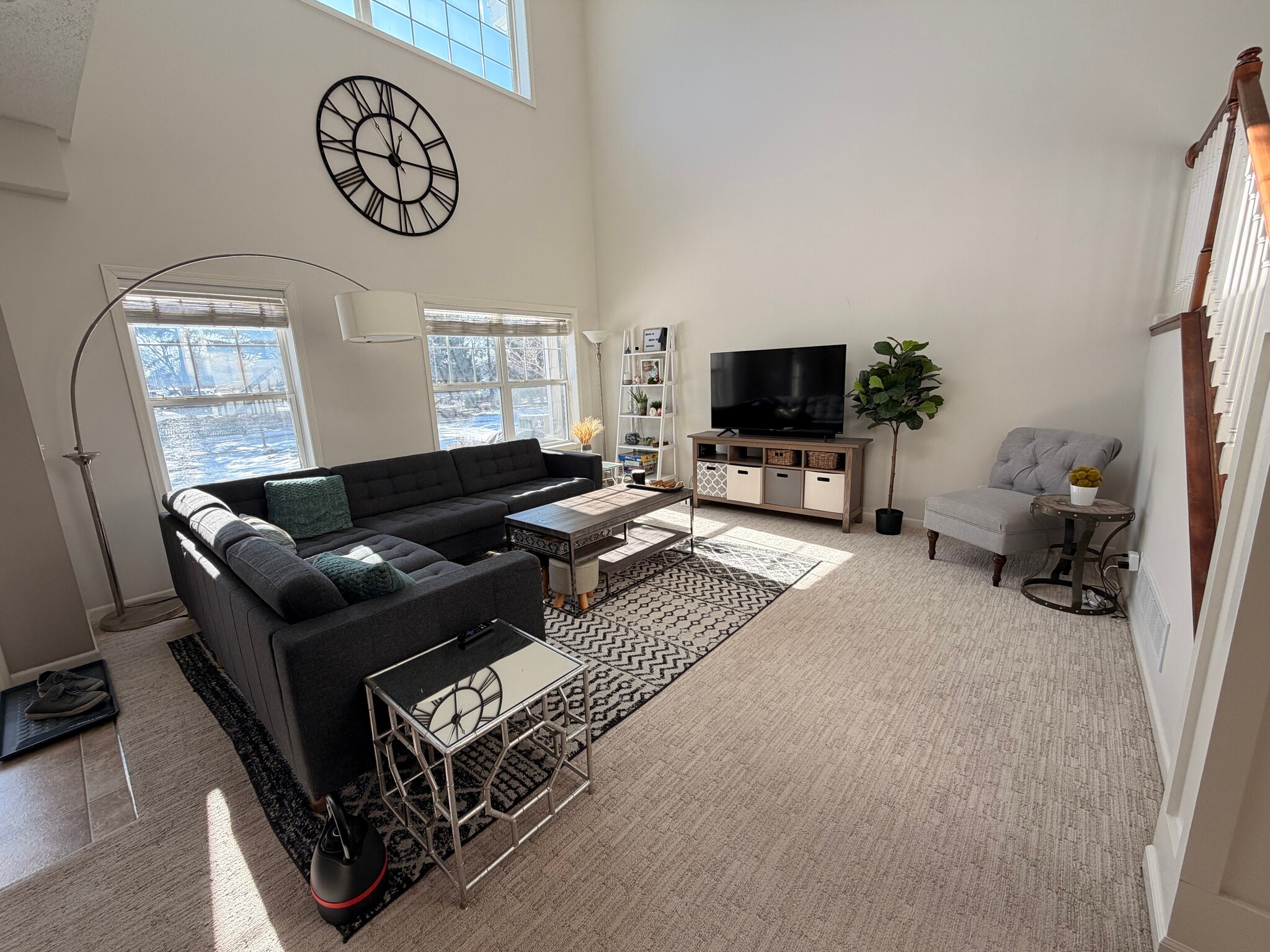 Livingroom with lots of sun light - 515 W 84th St