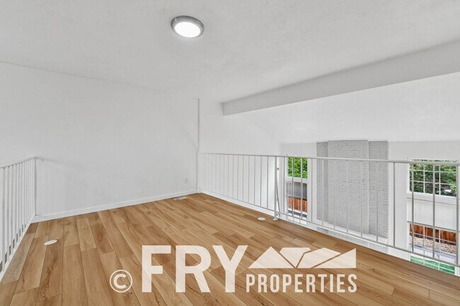 Building Photo - 14313 E Warren Pl