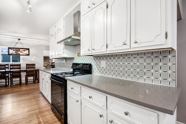 Building Photo - Beautifully Renovated Home in the Berkley ...