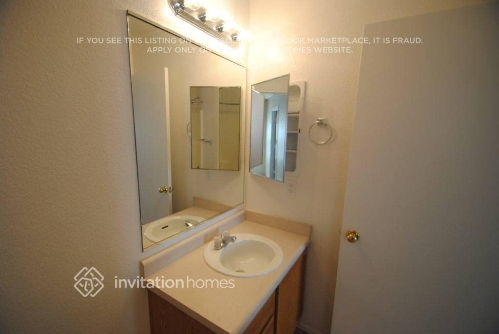 Building Photo - 15429 W Cameron Dr