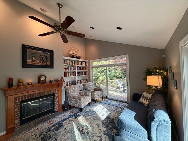 Building Photo - 6460 Eppard St