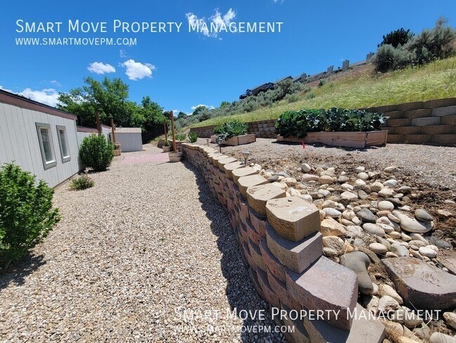 Building Photo - 2705 E Mendota Dr