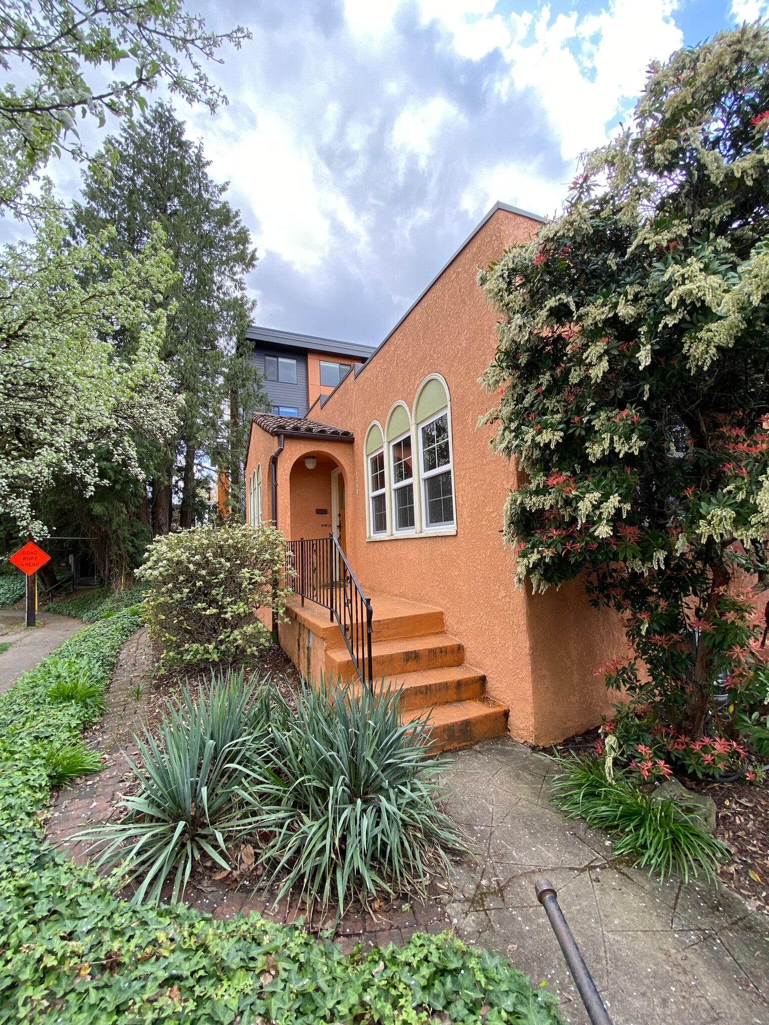 Front Door Approach - 7955 SE Milwaukie Ave
