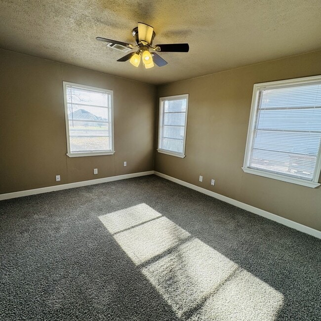 Building Photo - 5569 Sonnier Ln