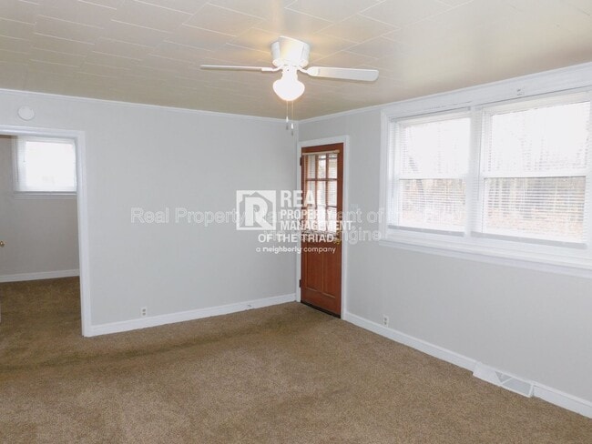 Building Photo - 3405 Derby Pl