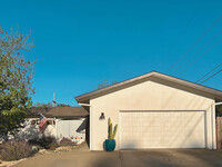 Building Photo - 203 Montrose Dr