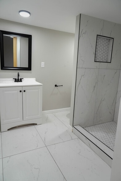 Building Photo - 1208 Mancil Ave