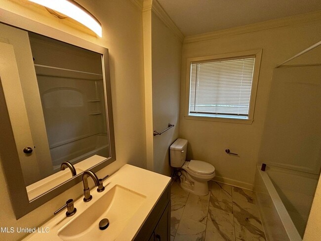 Building Photo - 536 Sardis St