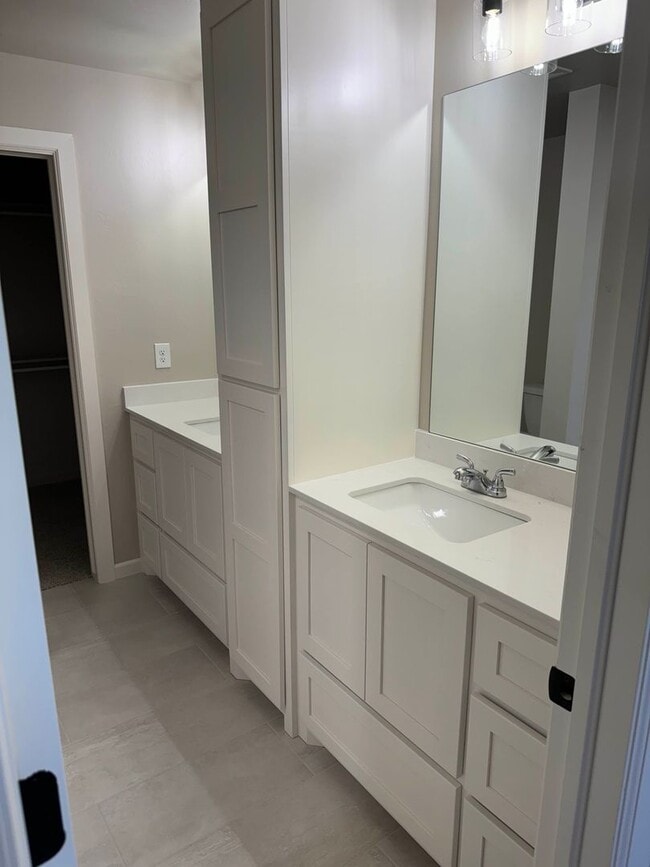 Building Photo - Brand New Duplex For Lease! 650 Juniper!