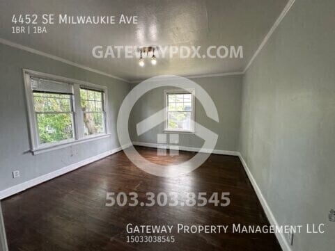 Building Photo - 4452 SE Milwaukie Ave