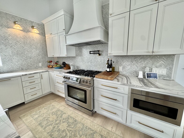 Building Photo - 10263 Allamanda Cir