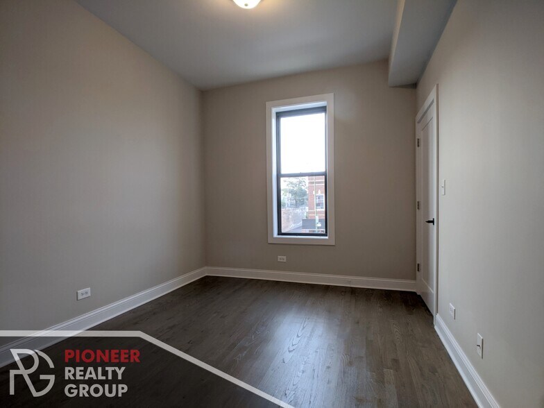 Building Photo - 3405 W Fullerton Ave