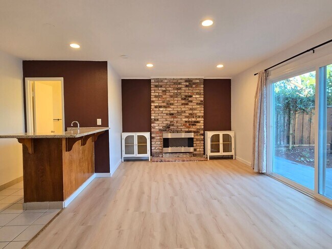 Building Photo - Spacious Tri-Level Home, 11.5kW Solar, 30kW Backup Batteries, Car Charger, A/C, Remodeled Inside ...