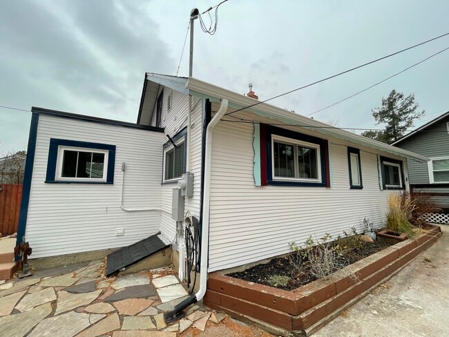 Building Photo - 2-12 Wolfe Ave